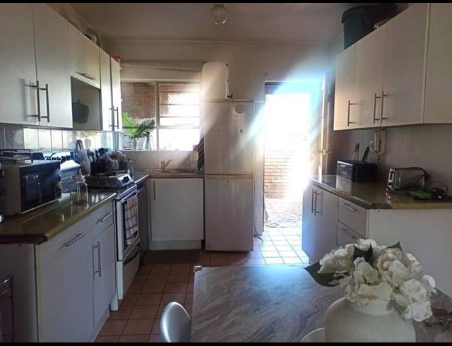 2 BEDROOM TOWNHOUSE FOR SALE IN SUIDEROORD